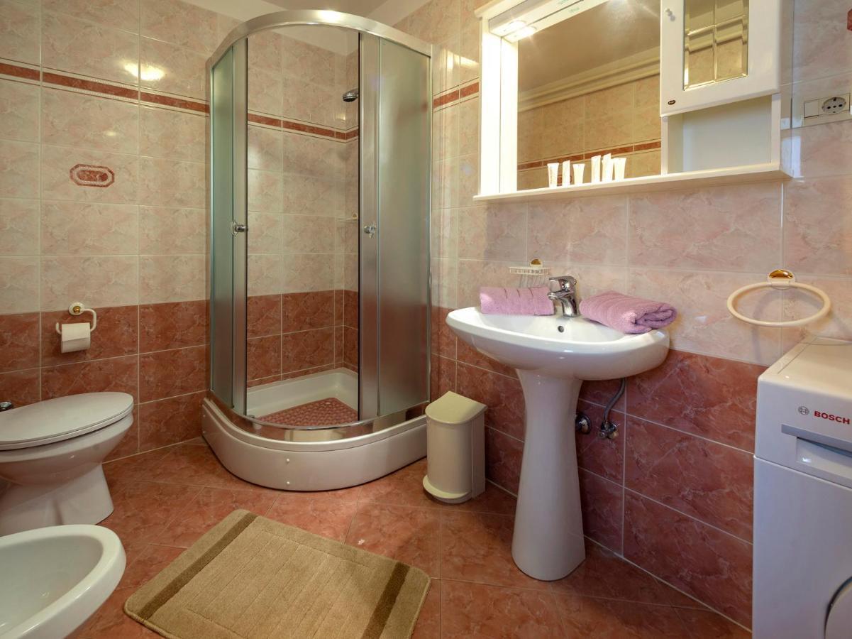 Vila Renato Porec Bagian luar foto
